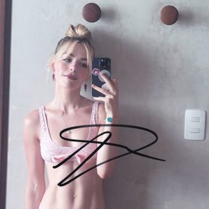 Kiernan Shipka Signed Autograph 8x10 Photo With PSA/DNA COA B